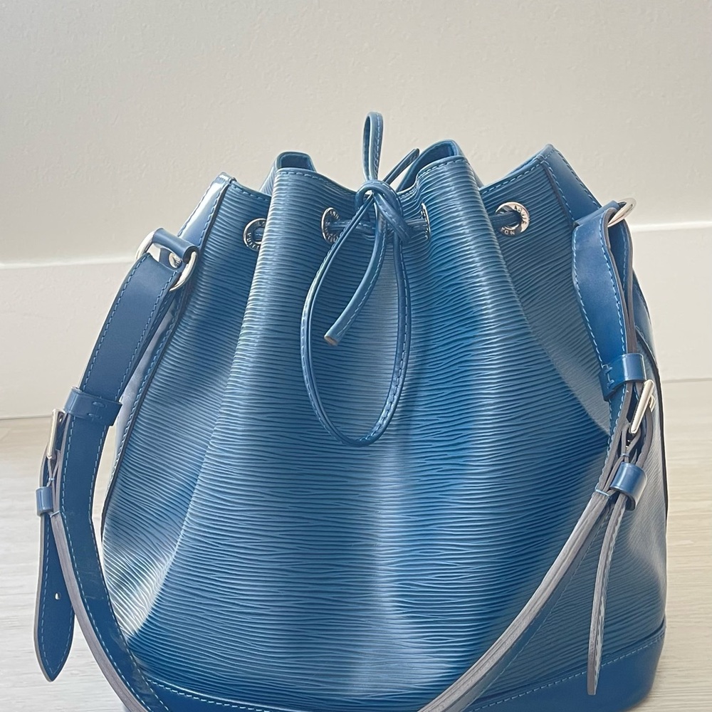 Louis Vuitton Petit Noé Bucket Bag in gorgeous Blue Epi leather.
